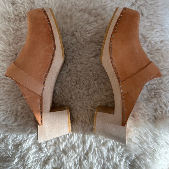 Elsa High Heel Tan Leather Clogs - Picture 5 of 8